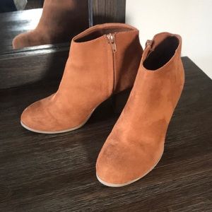Low heeled ankle boot